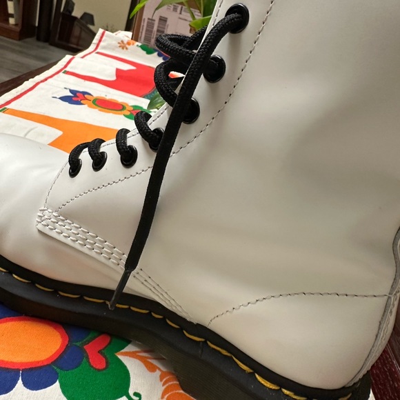 Doc Martens white in LADIES 8. only used 3 times, see photos close to new. - Picture 12 of 14